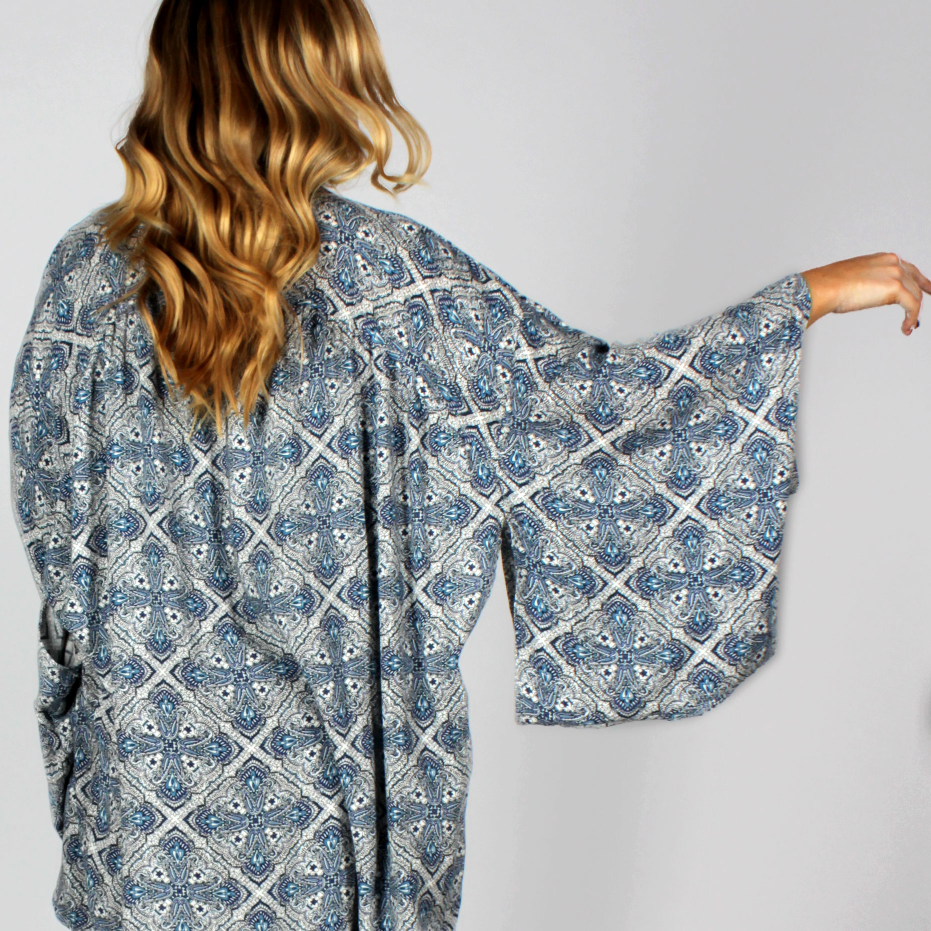 Bo-Eros-cobalt-stone-kimono4